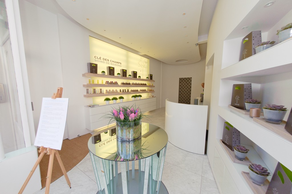 Gentlemans Butler: Gentlemens Luxury Grooming: Whiteroom - Facial
