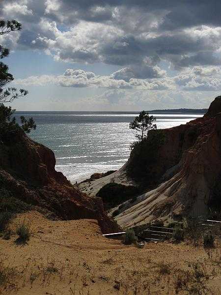 Epic Sana Algarve, a touch of Portuguese luxury - Beautiful red cliff faces to the beach