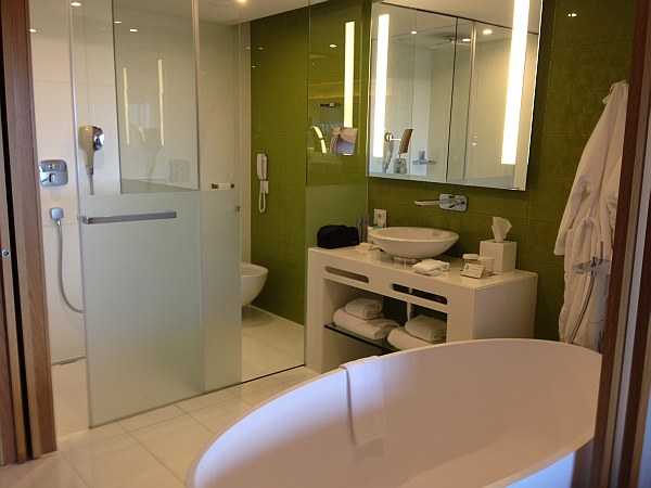 Epic Sana Algarve, a touch of Portuguese luxury - Stylish bathroom interiors