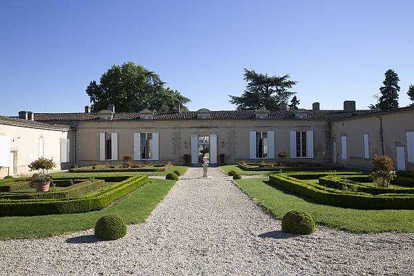 La-Belle-France-Magrez-Luxury-Wine-Experience-Fombrauge