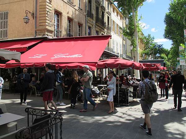 La Villa Baulieu a palace in Provence to love - Stopping for coffee in Aix en Provence