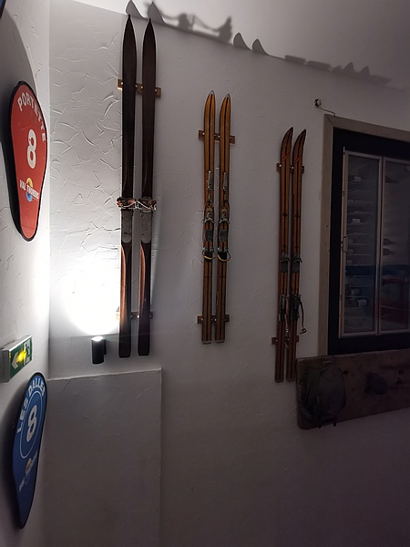 SIMPLE & MEILLEUR has a wonderful array of vintage ski memorabilia