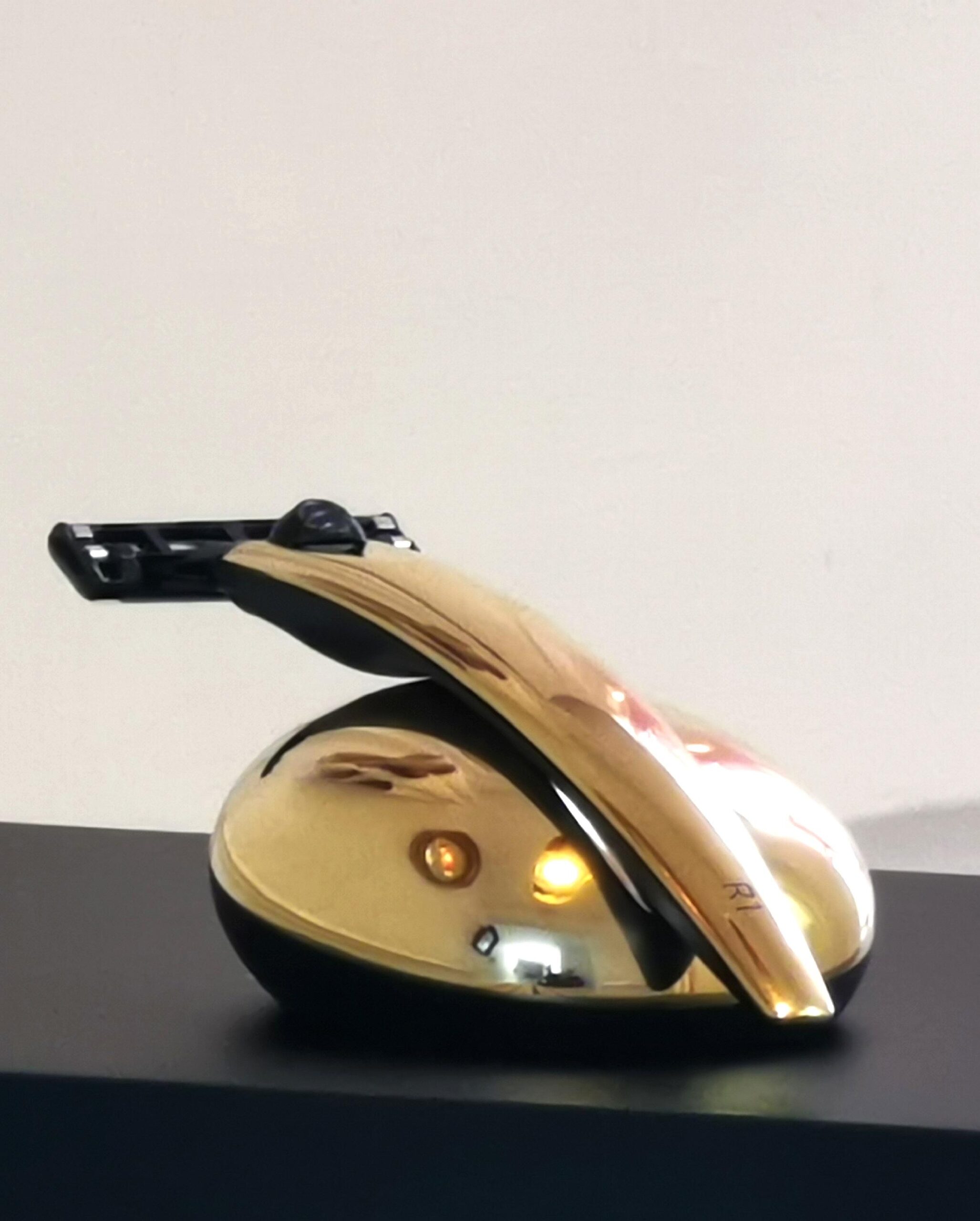 R1 Razor Gold 24ct and Stand Shaving Set -