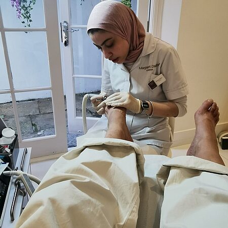 Margaret Dabbs Belgravia, Procedure in the Clinic Room