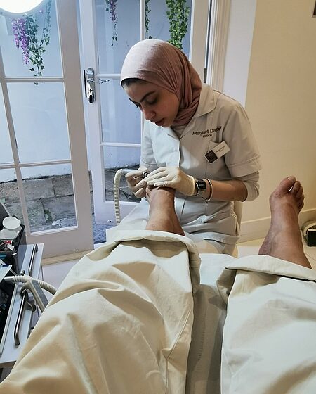 Margaret Dabbs Belgravia, Procedure in the Clinic Room