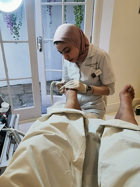 Margaret Dabbs Belgravia, Procedure in the Clinic Room