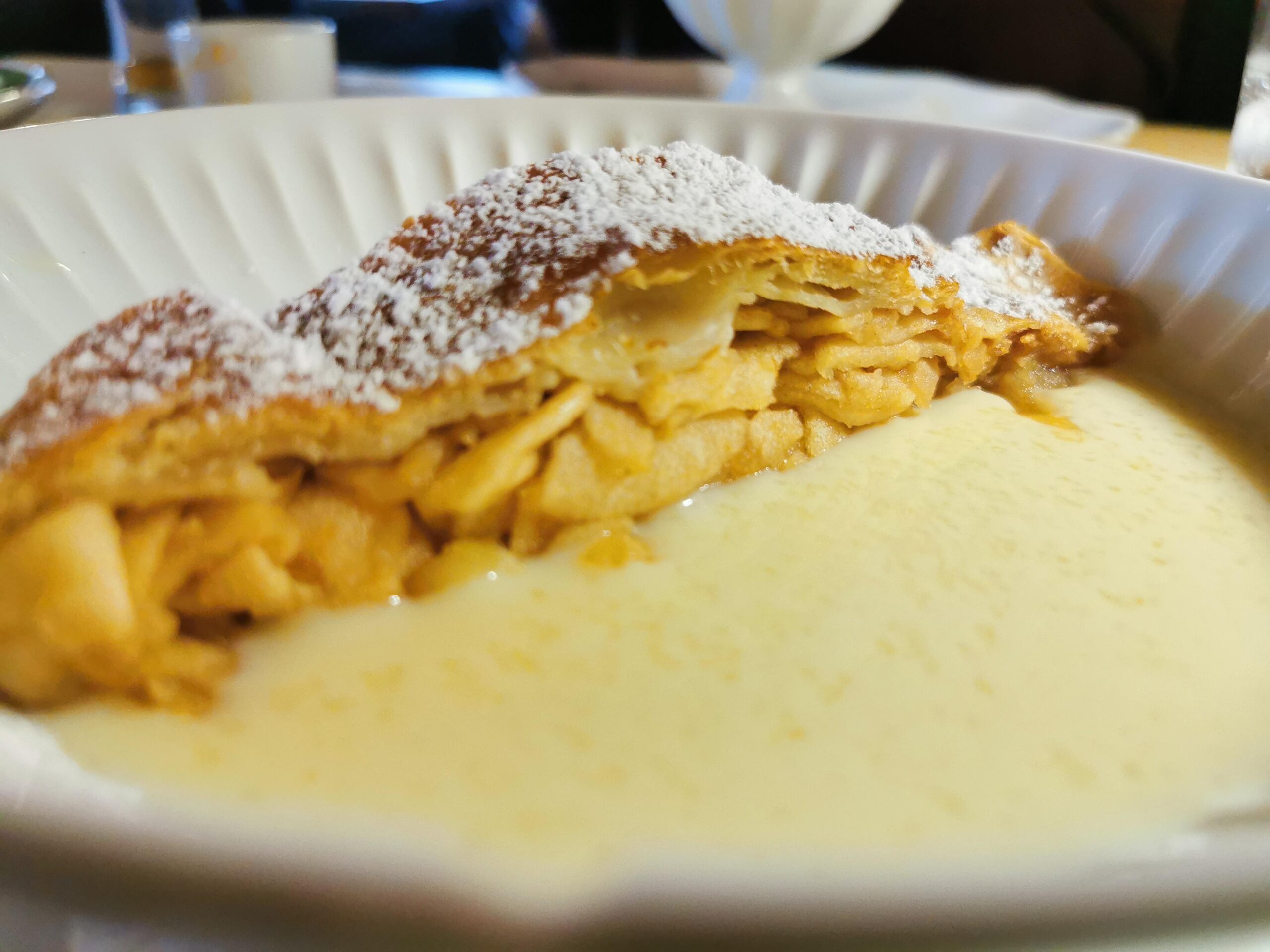 Hus No.8 restaurant in Lech